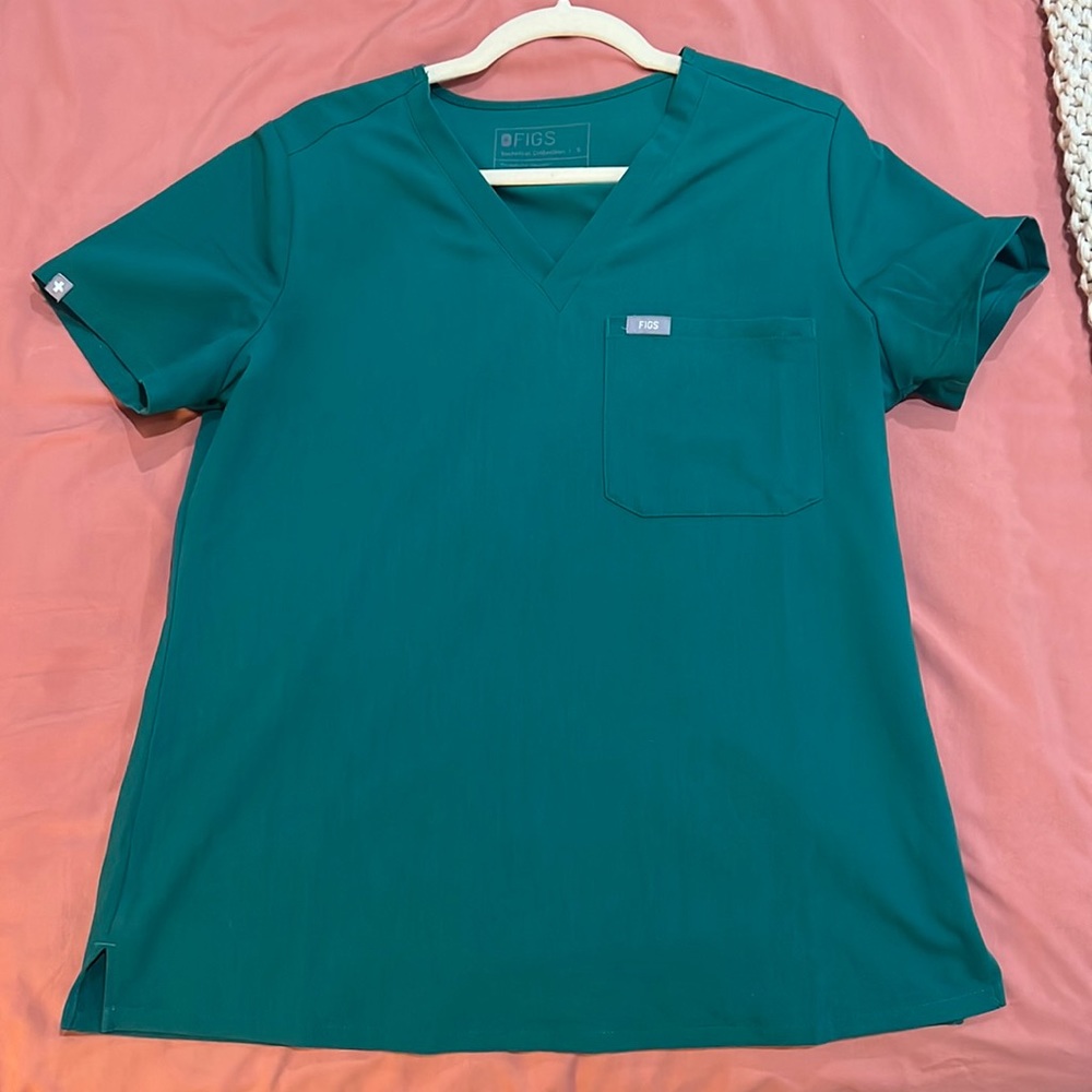 Figs scrub top